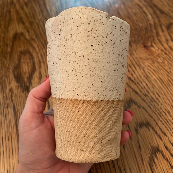 STUNNING HANDMADE VASE WITH SPECKLE AND ROUGH DETAIL - Picture 6 of 10